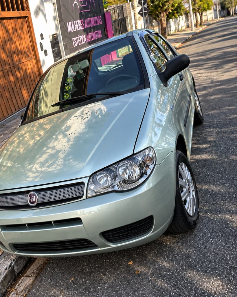 Fiat Palio perfeitamente alinhado, funilaria e pintura dianteira e lateral concluídas